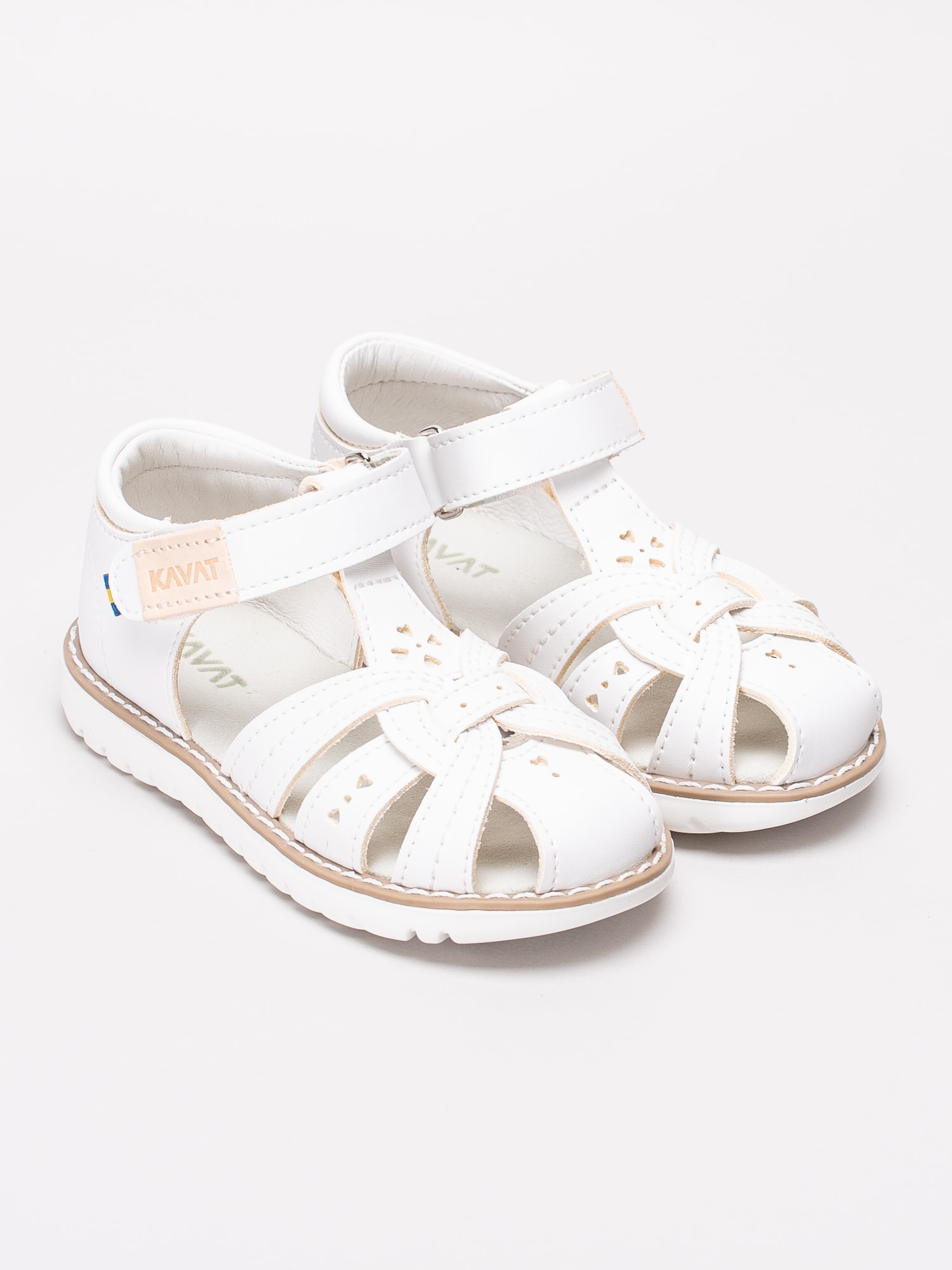44191024 Kavat Blomviken XC 4091391-988 vita sandalskor med perforerade hjärtan-3