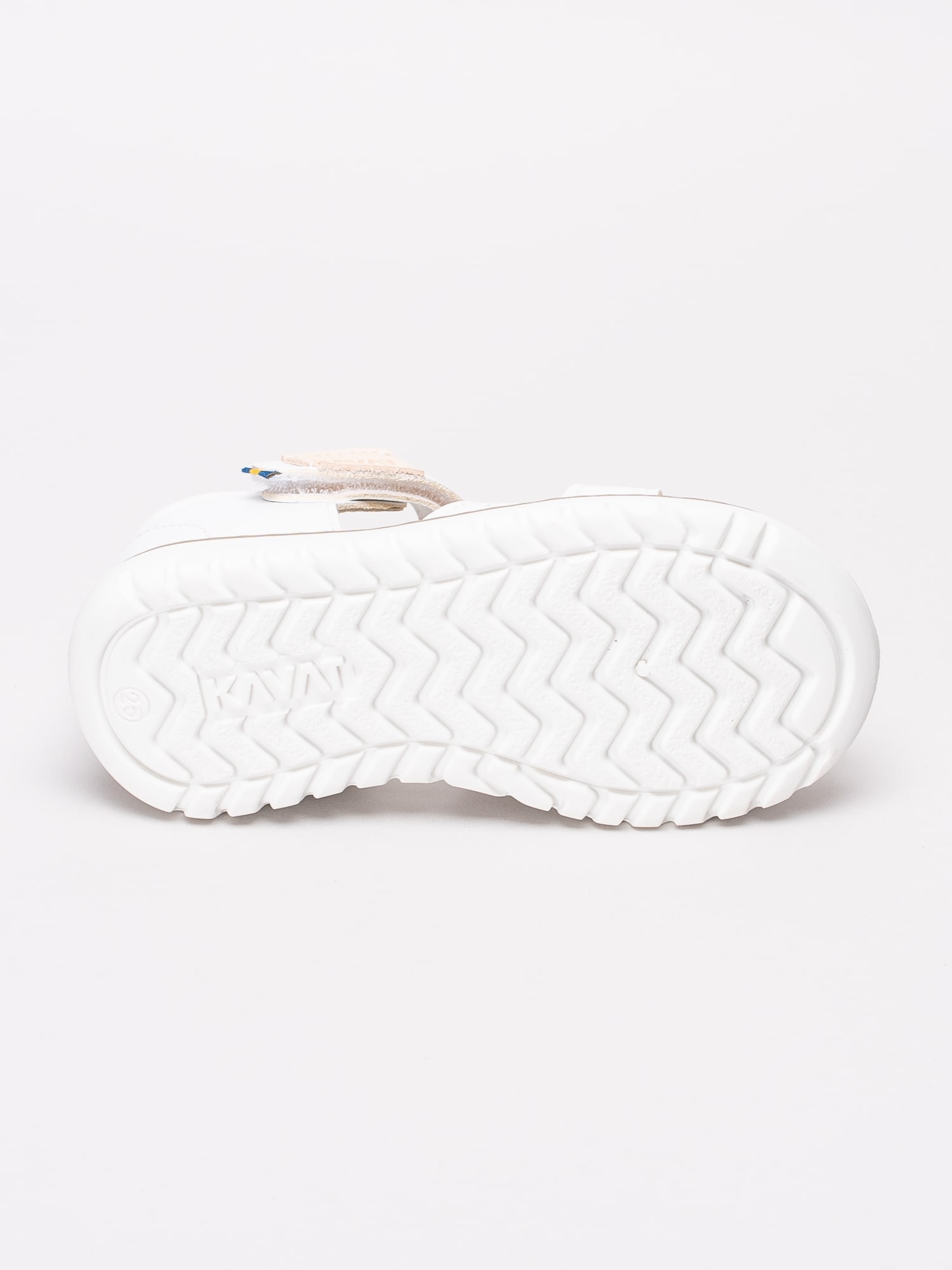 44191024 Kavat Blomviken XC 4091391-988 vita sandalskor med perforerade hjärtan-5