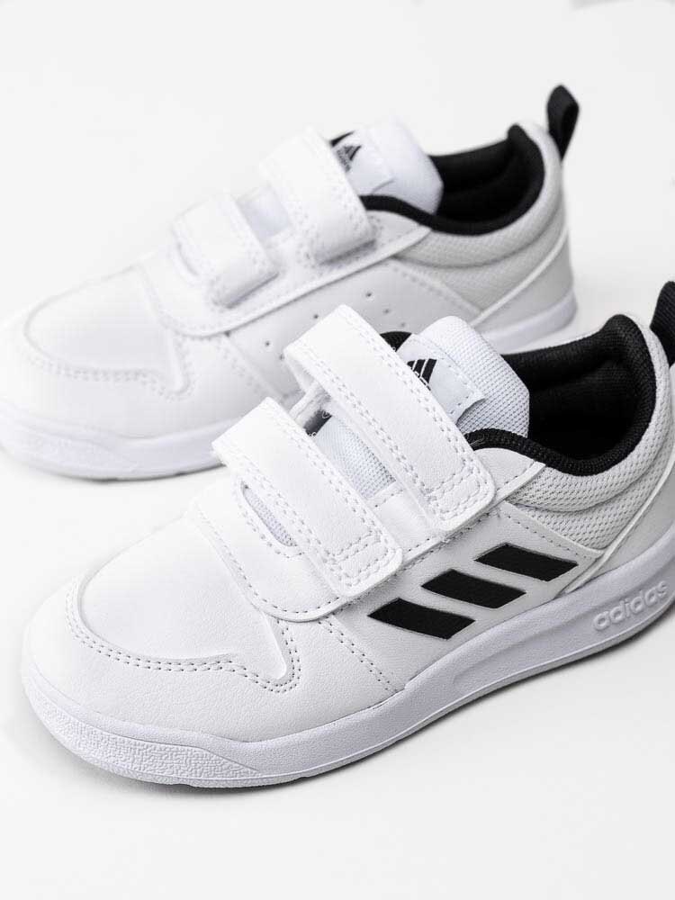 Adidas - Tensaur I - Vita sneakers med svarta stripes