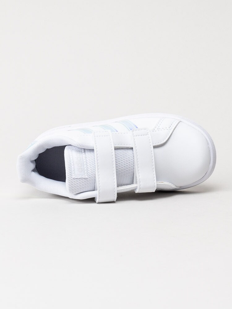 Adidas - Grand Court I - Vita sneakers med skimrande stripes