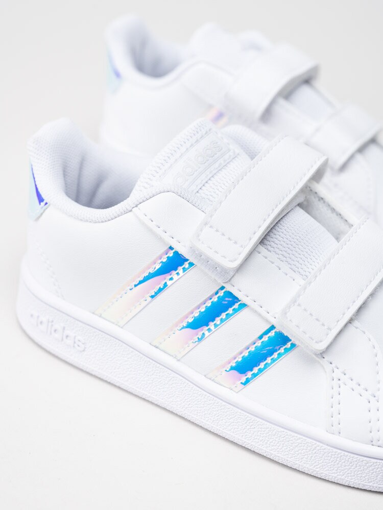 Adidas - Grand Court I - Vita sneakers med skimrande stripes