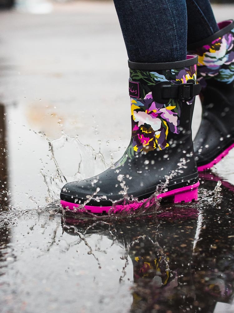 50193013 Joules Molly Welly Black Floral 204272 svarta mid gummistövlar med floral-print-7