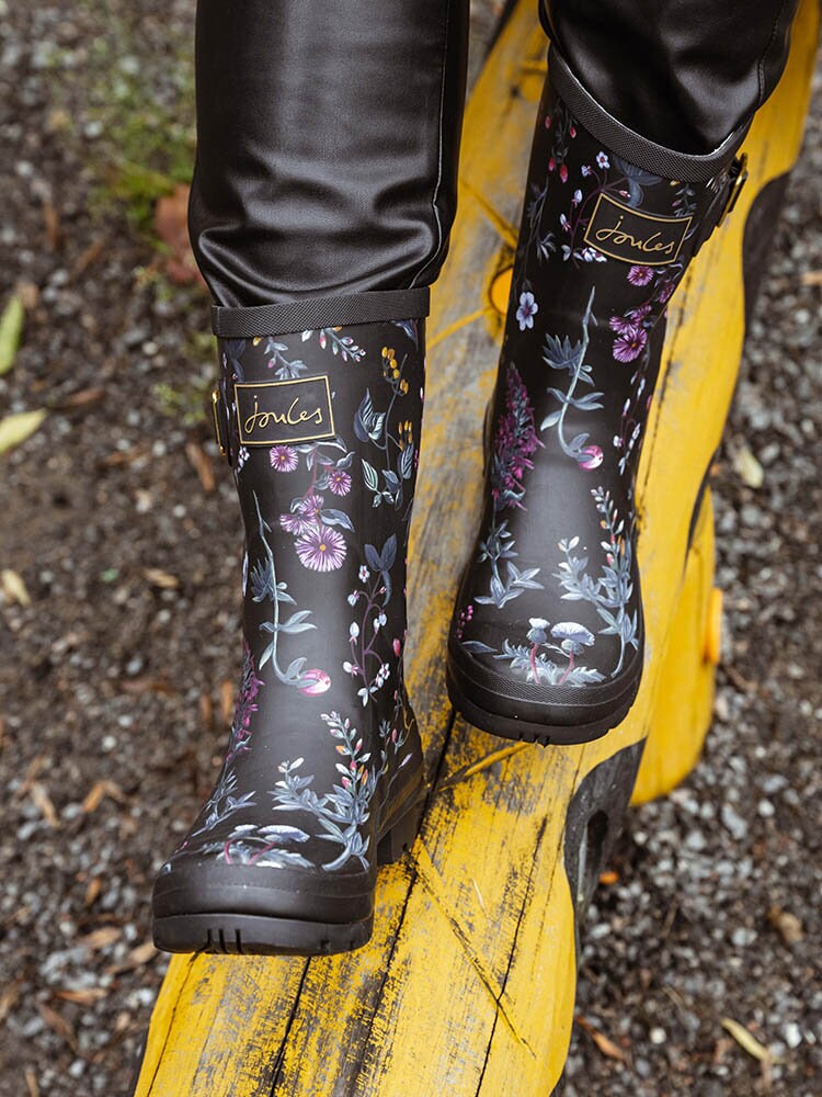 Joules Ltd - Molly Welly - Svarta gummistövlar med blommotiv