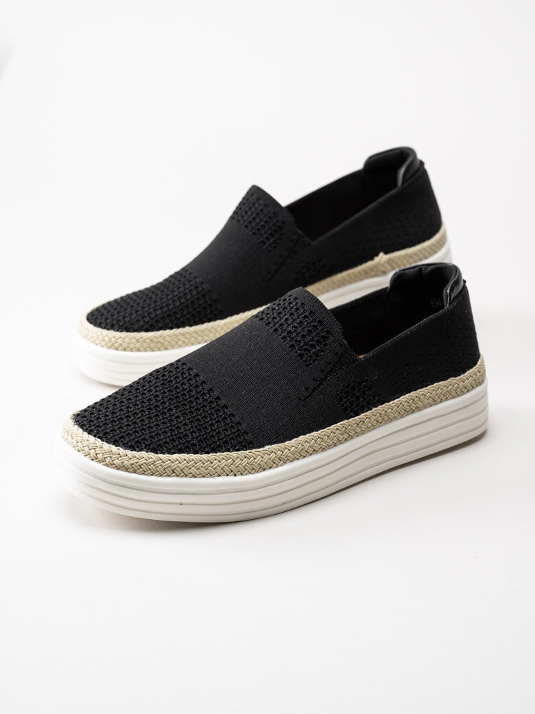 CC Resorts - Svarta slip on tygskor