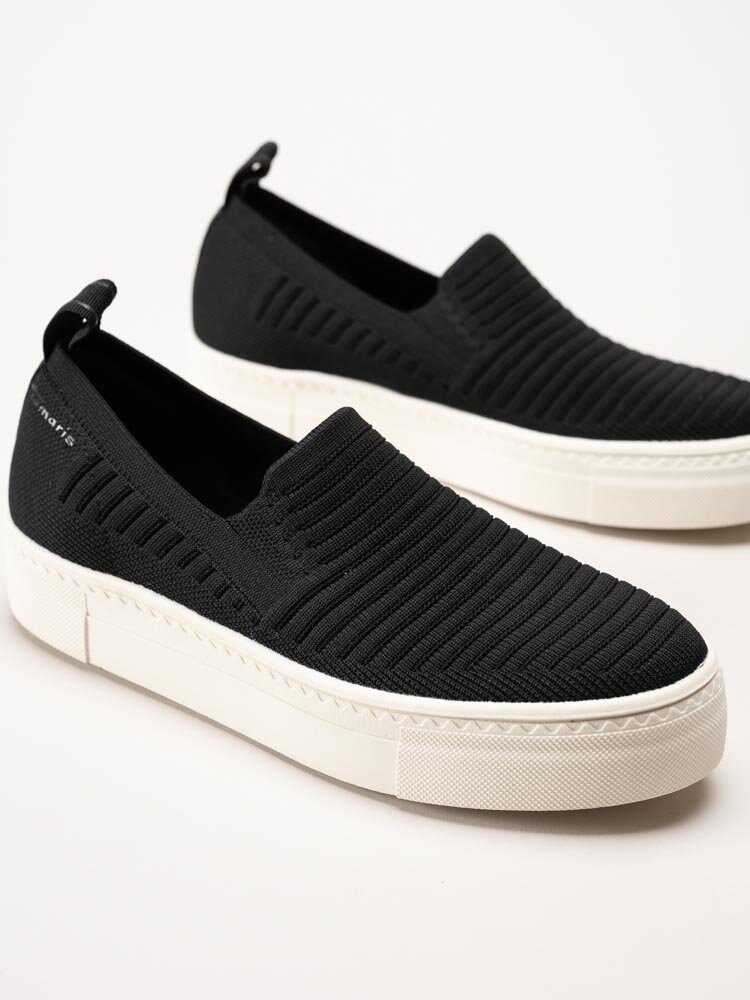 Tamaris - Svarta slip on textilskor