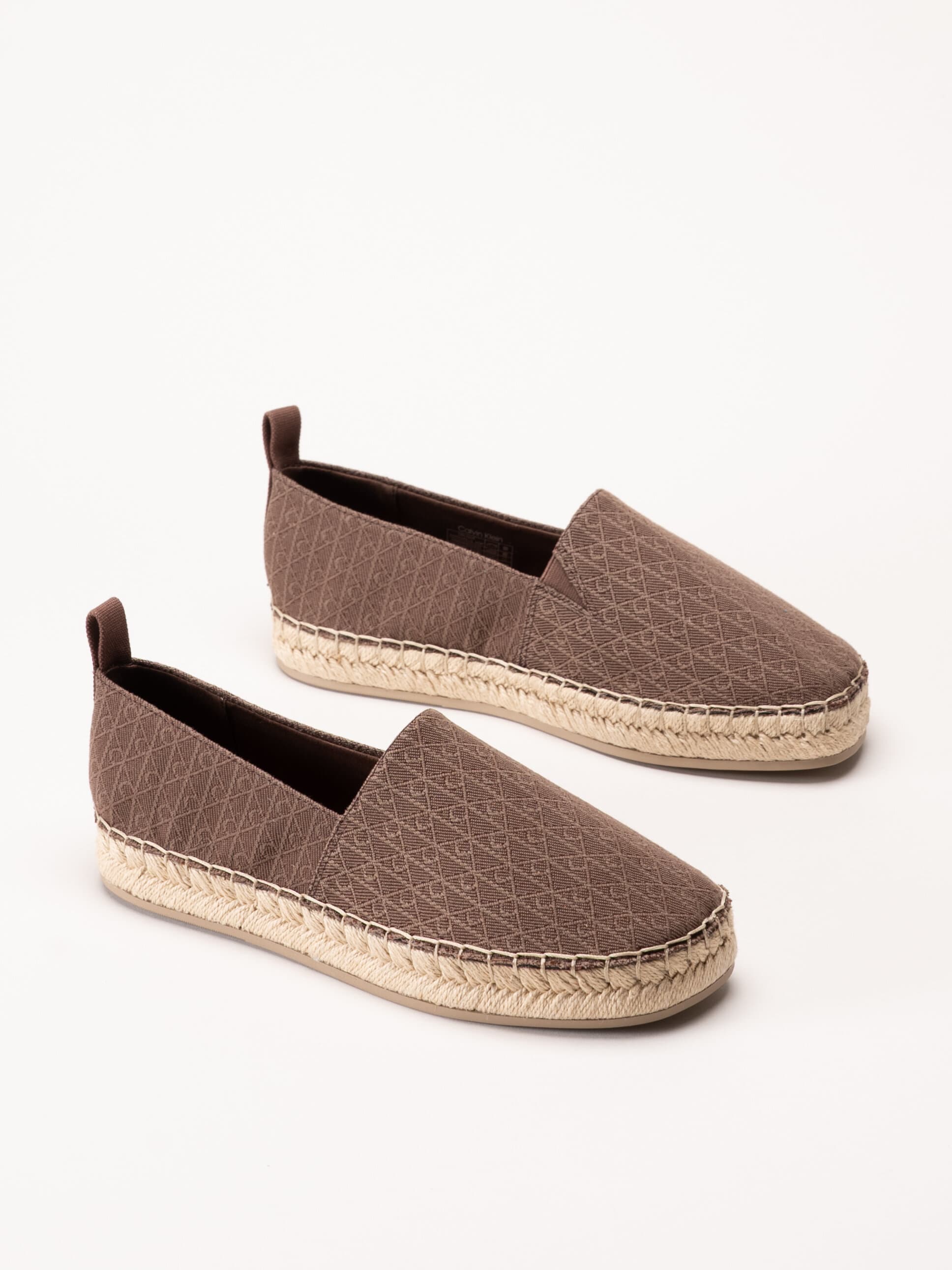 Calvin Klein - Oblique AOP - Mörkbruna espadrillos