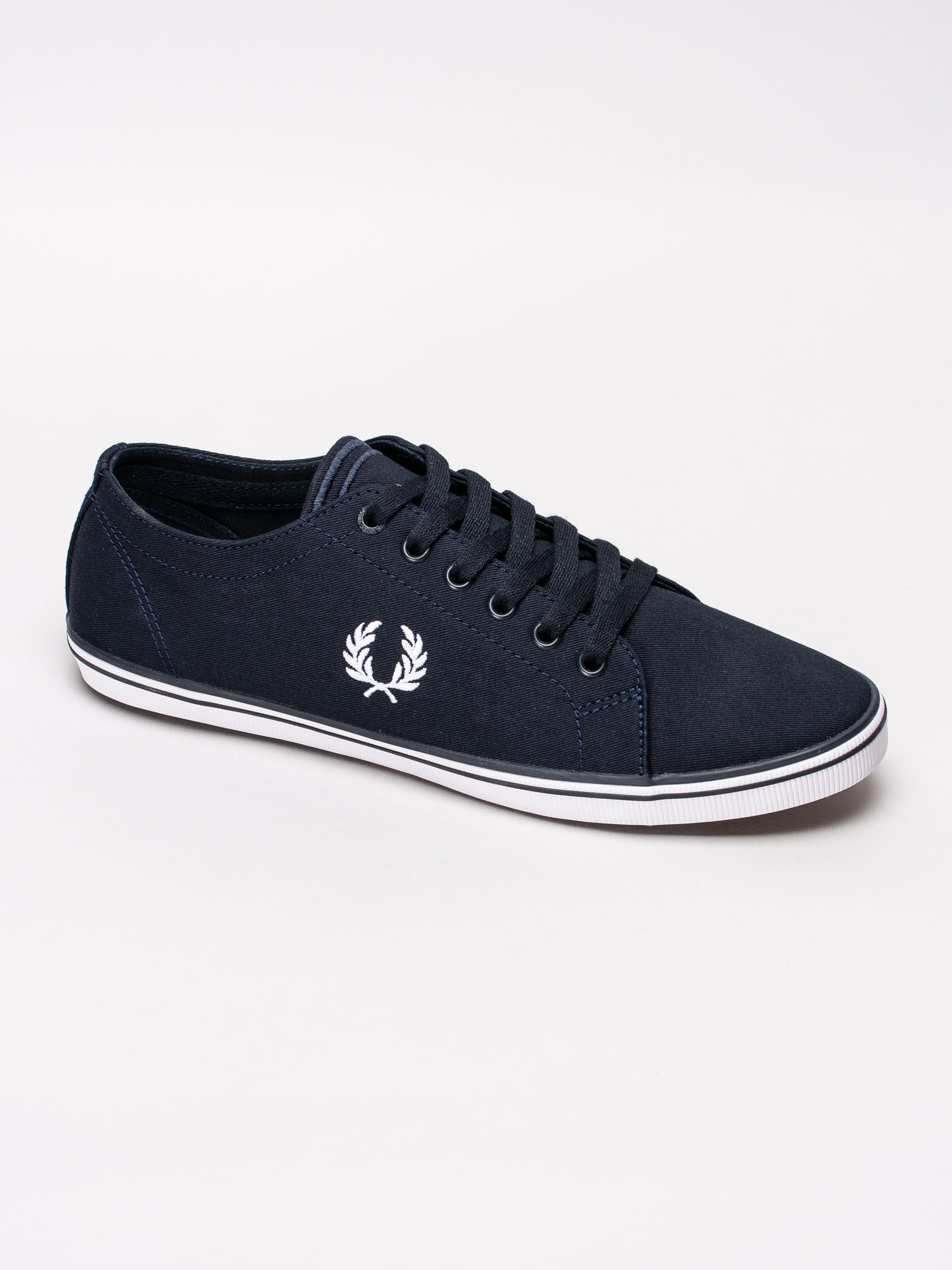 55191003 Fred Perry Kingston Twill B6259U-311 mörkblå tygskor med vit logga-1