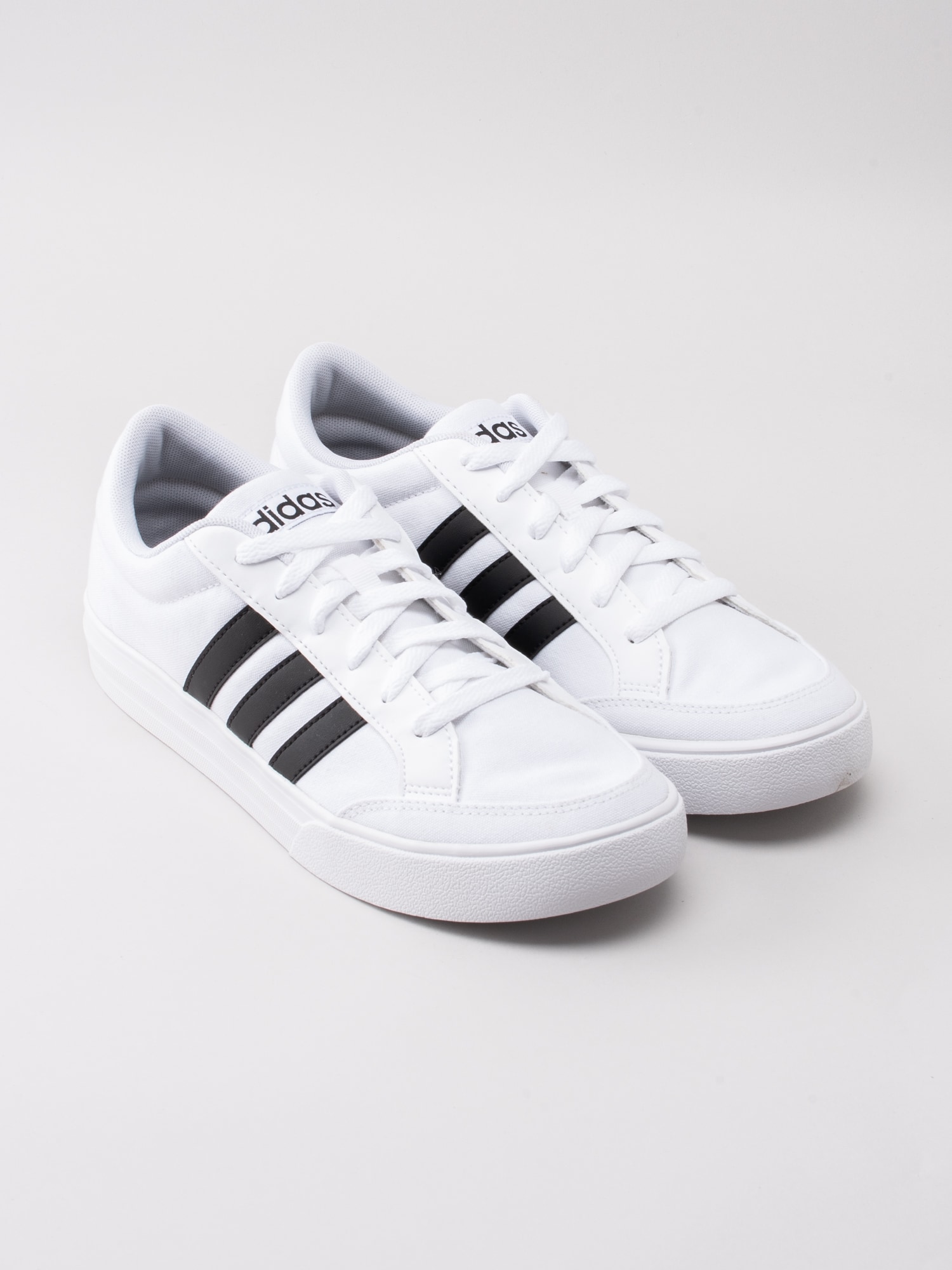 55191021 Adidas Vs Set AW3889 vita tygskor-3