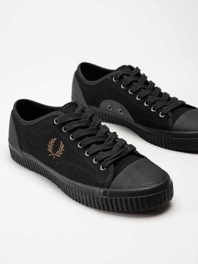 Fred Perry - Hughes Low Canvas - Svarta tygskor