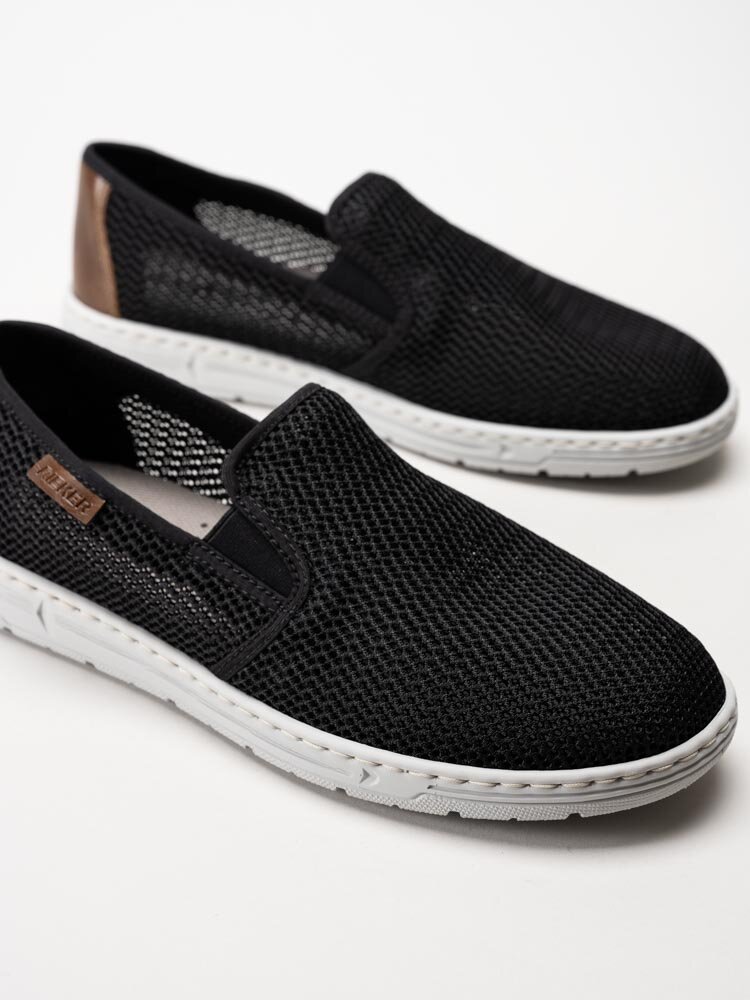 Rieker - Svarta slip on tygskor