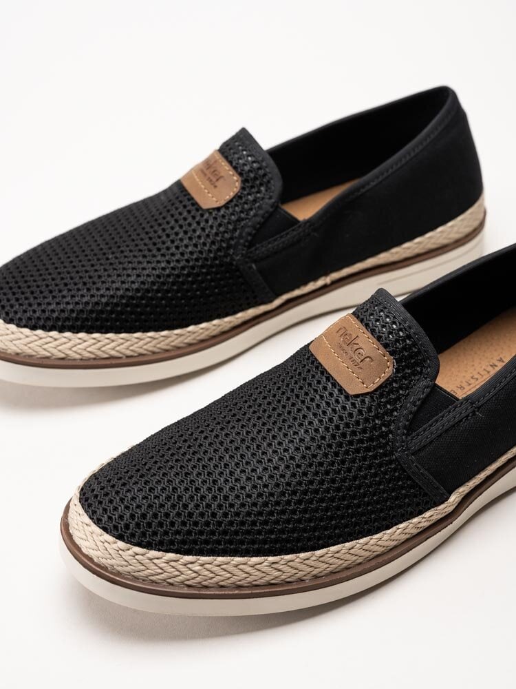 Rieker - Svarta slip on tygskor