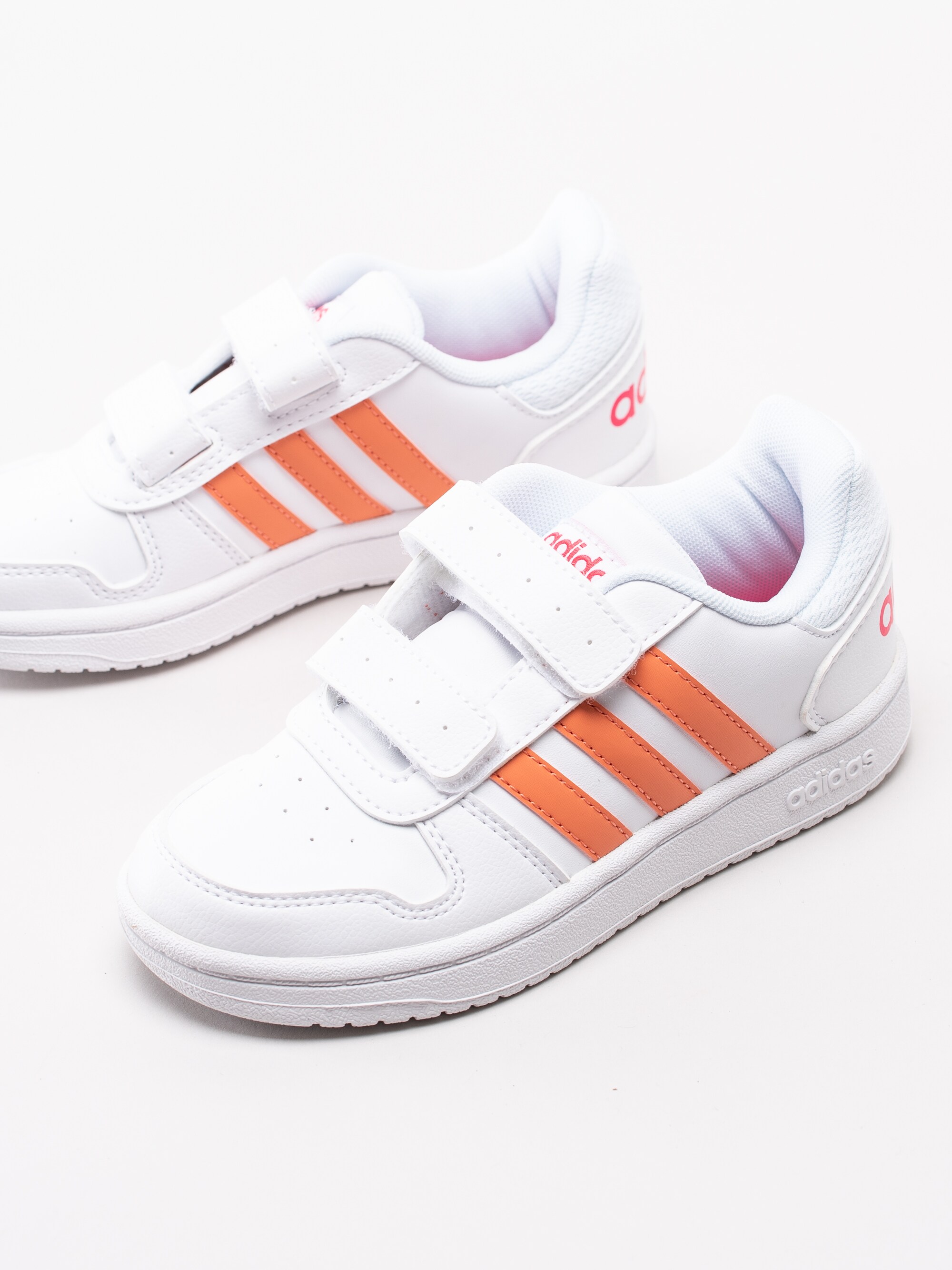 56193012 Adidas Hoops 2.0 Kids EE6725 vita sneakers med rosa band-6