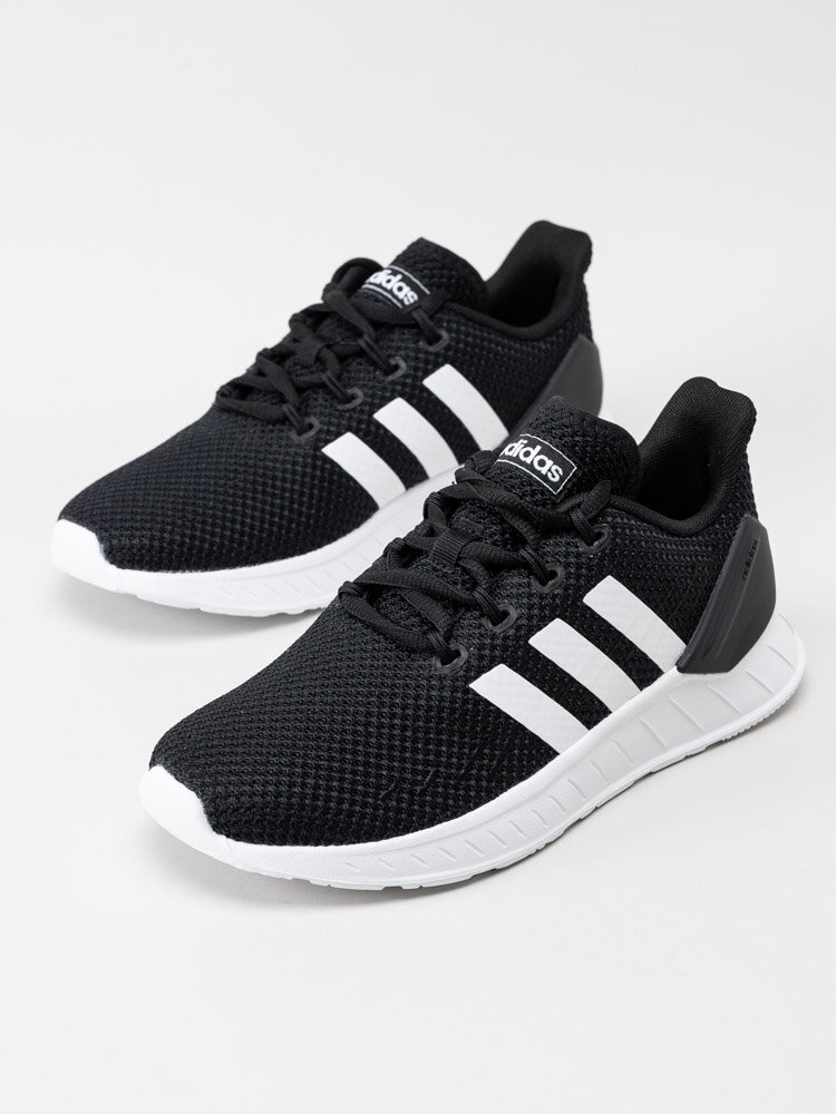 Adidas - Questar Flow Nxt K - Svarta sportskor med vita stripes