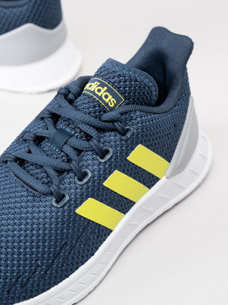 Adidas - Questar Flow Nxt K - Blå sportskor med gröna stripes