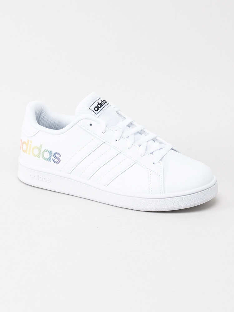 Adidas - Grand Court K - Vita sneakers med multifärgad logga