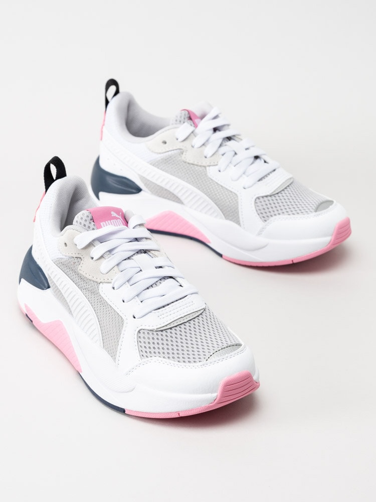 Puma - X-Ray Jr - Vita sneakers med rosa och blå detaljer