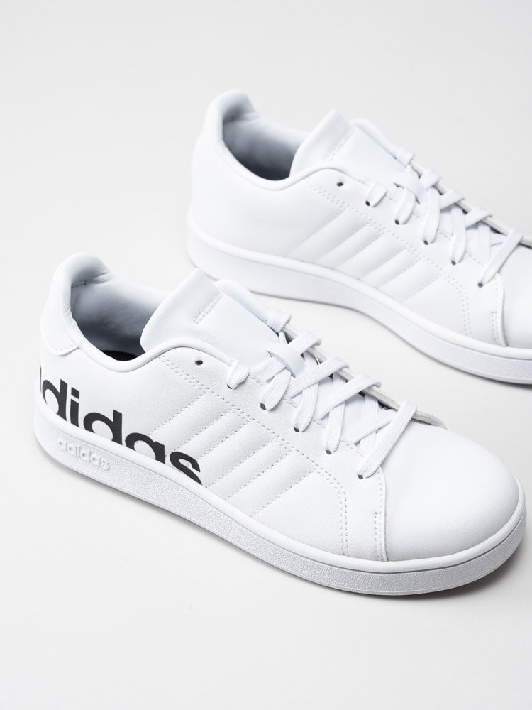 Adidas - Grand Court LTS K - Vita sneakers med svart logga