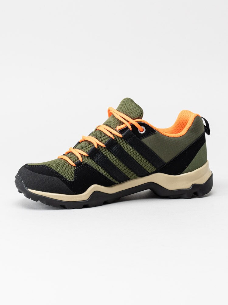 Adidas - Terrex AX2R K - Gröna grova sneakers med orange detaljer