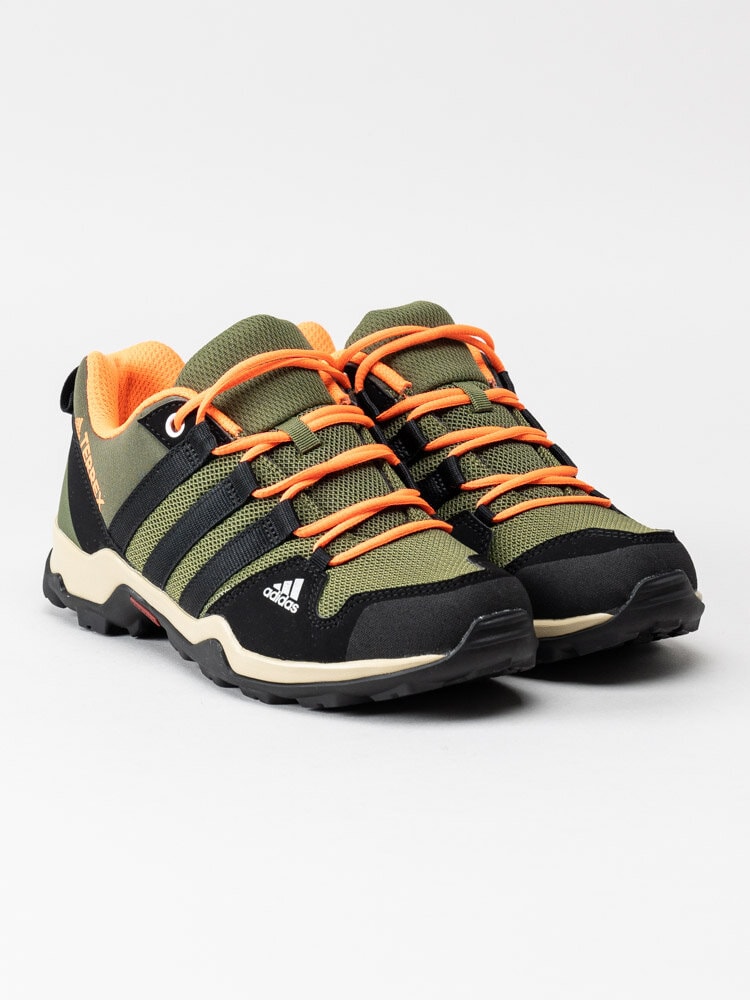 Adidas - Terrex AX2R K - Gröna grova sneakers med orange detaljer