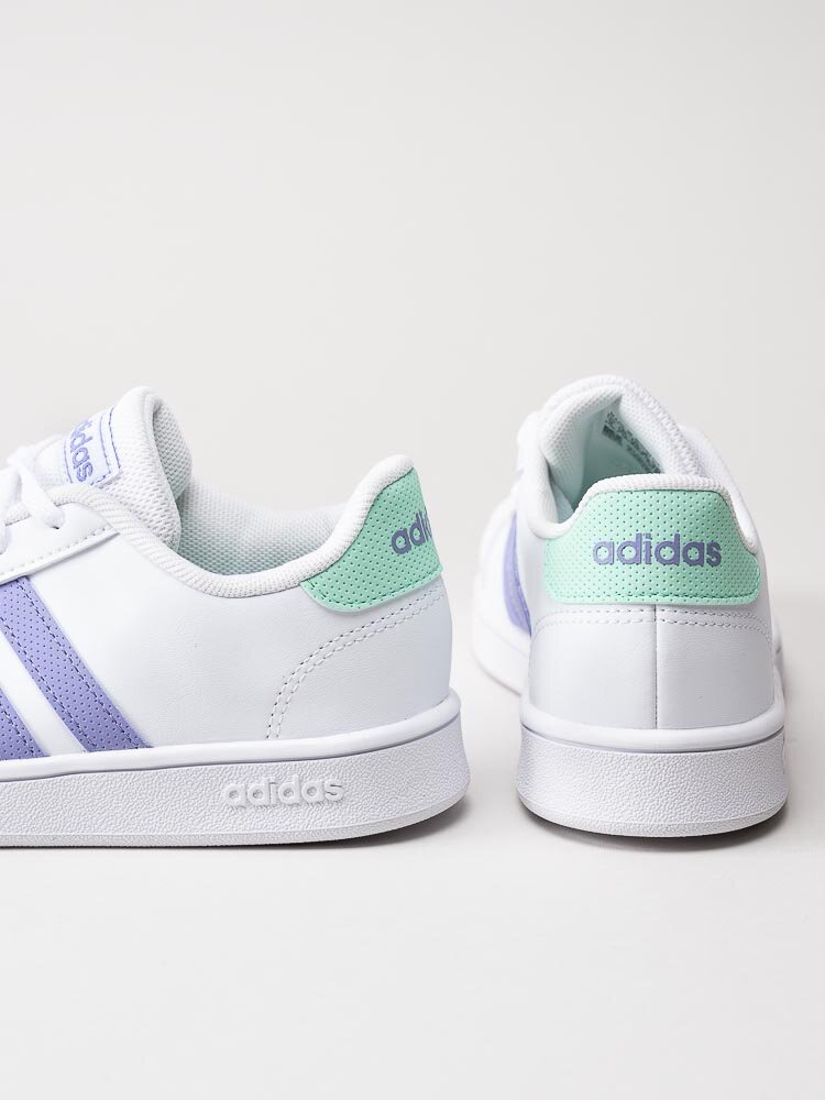 Adidas - Grand Court K - Vita sneakers med lila stripes