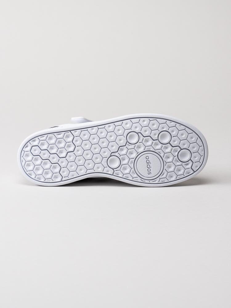 Adidas - Breaknet C - Vita sneakers i med svarta stripes