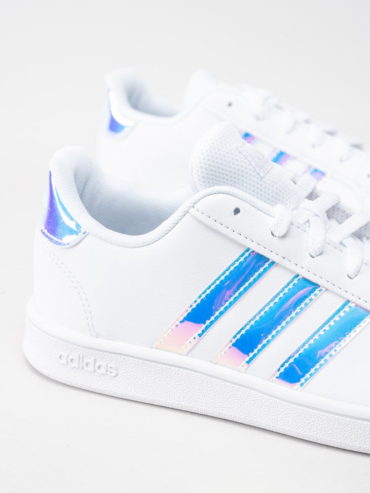 Adidas - Grand Court K - Vita sneakers med skimrande stripes