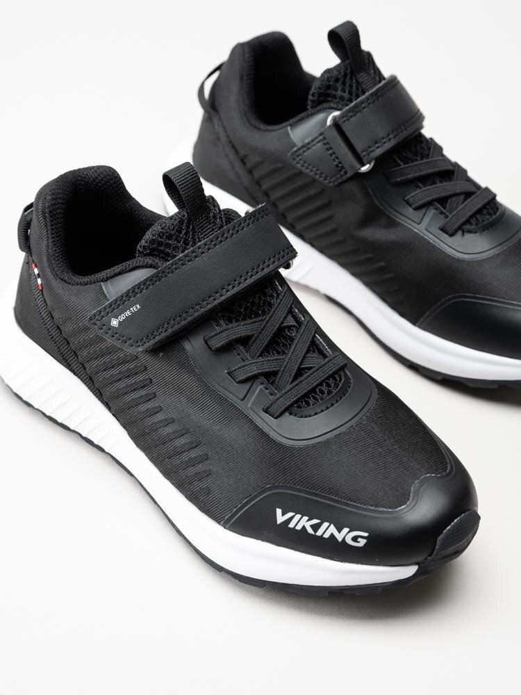 Viking Footwear - Aery Tau low GTX - Svarta sneakers med Gore-Tex