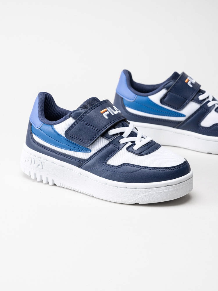 FILA - Fxventuno Velcro Kids - Vita och blå sneakers i syntet