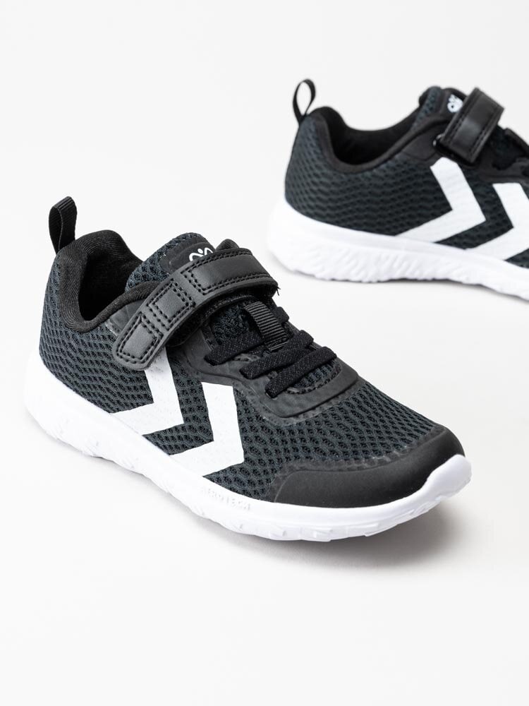 Hummel - Actus Recycled Jr - Svarta sportiga sneakers i textil