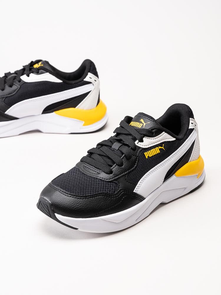Puma - X-Ray Speed Lite Jr - Svarta sneakers med vita och orange detaljer
