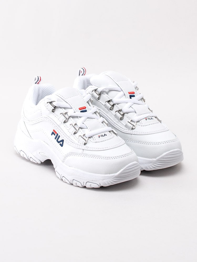 FILA - Strada Low Teens - Vita 90-tals sneakers med broderad logga