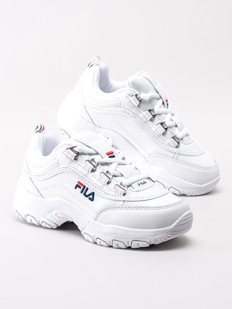 FILA - Strada Low Teens - Vita 90-tals sneakers med broderad logga