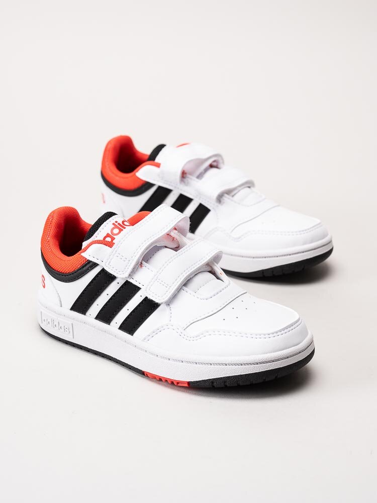 Adidas - Hoops 3.0 CF C - Vita sneakers med röda detaljer