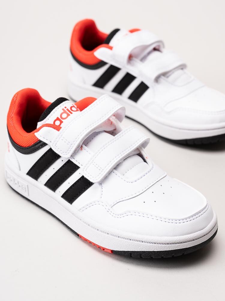 Adidas - Hoops 3.0 CF C - Vita sneakers med röda detaljer