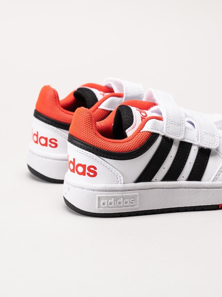 Adidas - Hoops 3.0 CF C - Vita sneakers med röda detaljer