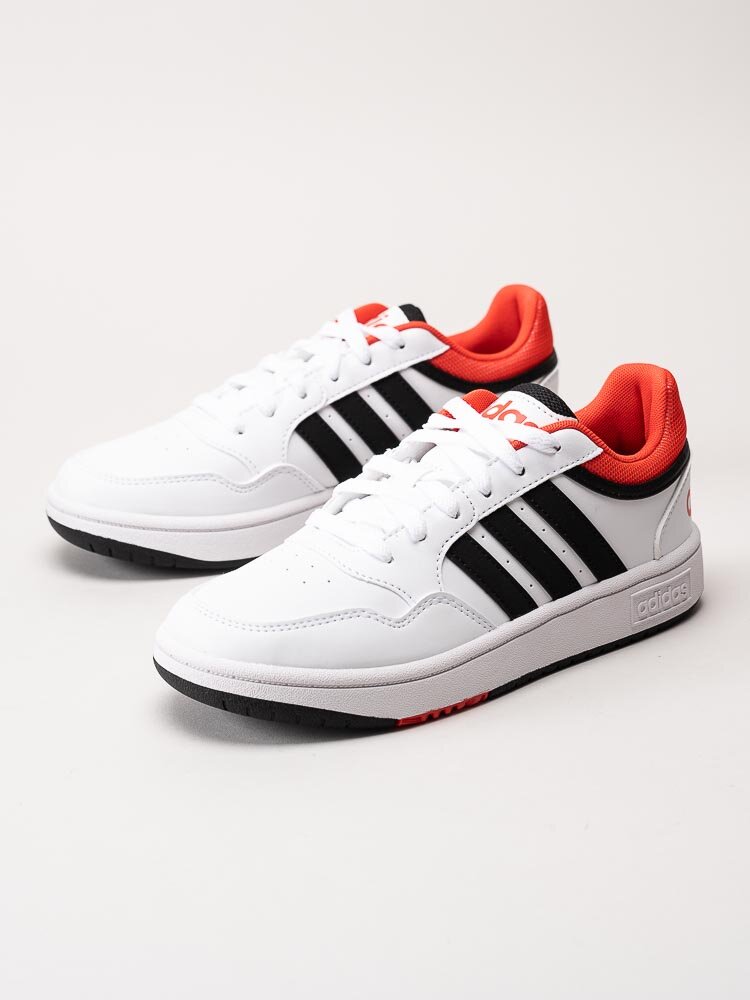 Adidas - Hoops 3.0 K - Vita sneakers med orange detaljer