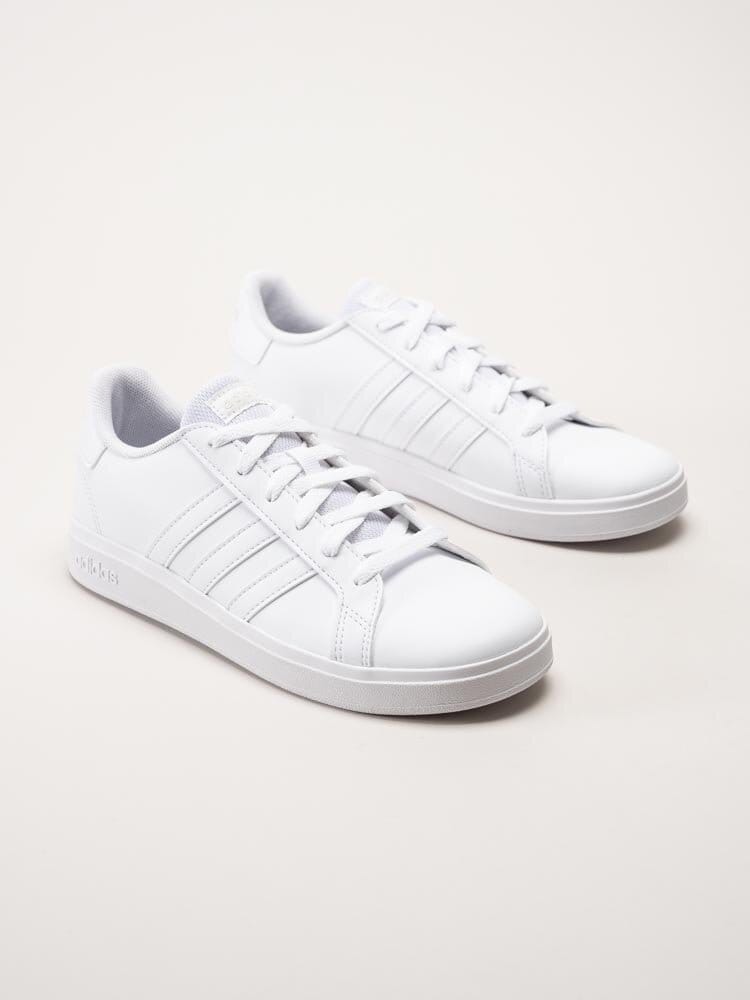 Adidas - Grand Court 2.0 K - Vita sneakers i skinnimitation