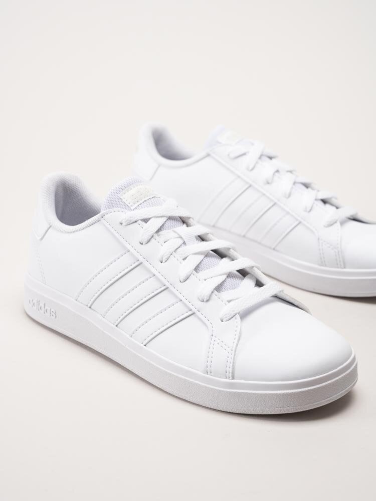Adidas - Grand Court 2.0 K - Vita sneakers i skinnimitation