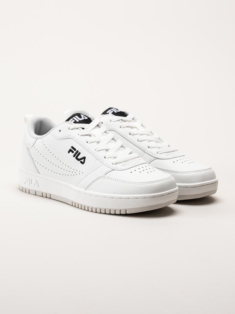 FILA - Rega Teens - Vita sneakers i skinnimitation