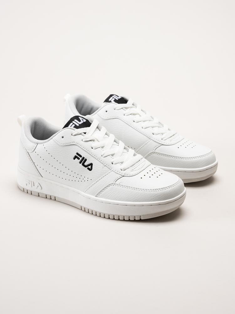 FILA - Rega Teens - Vita sneakers i skinnimitation