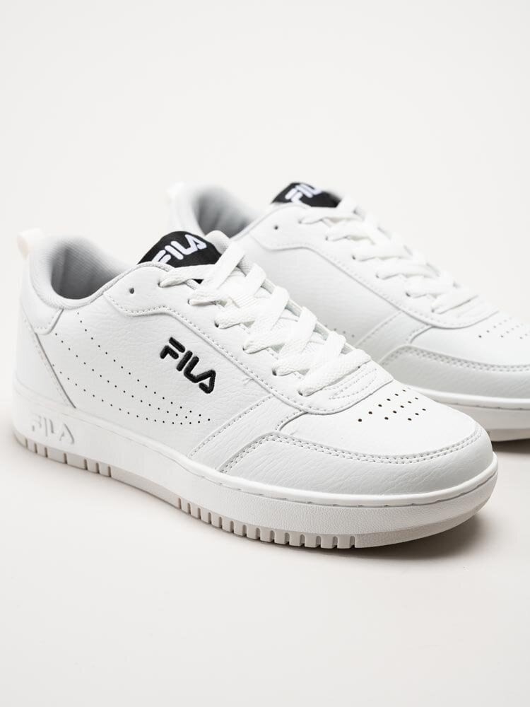 FILA - Rega Teens - Vita sneakers i skinnimitation