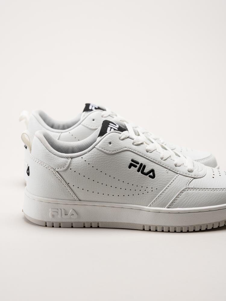 FILA - Rega Teens - Vita sneakers i skinnimitation
