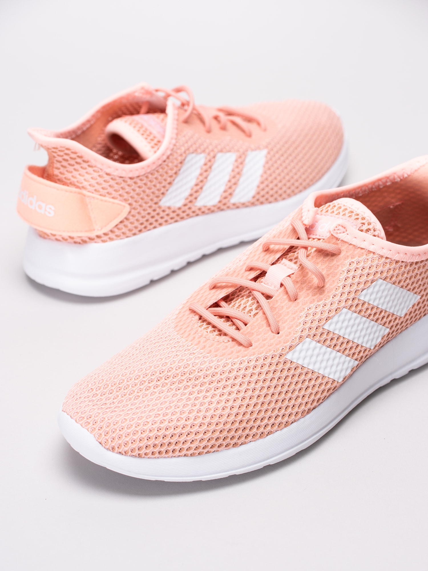 Köp Adidas Yatra Rosa korallfärgade sportskor Yatra SKOMAN