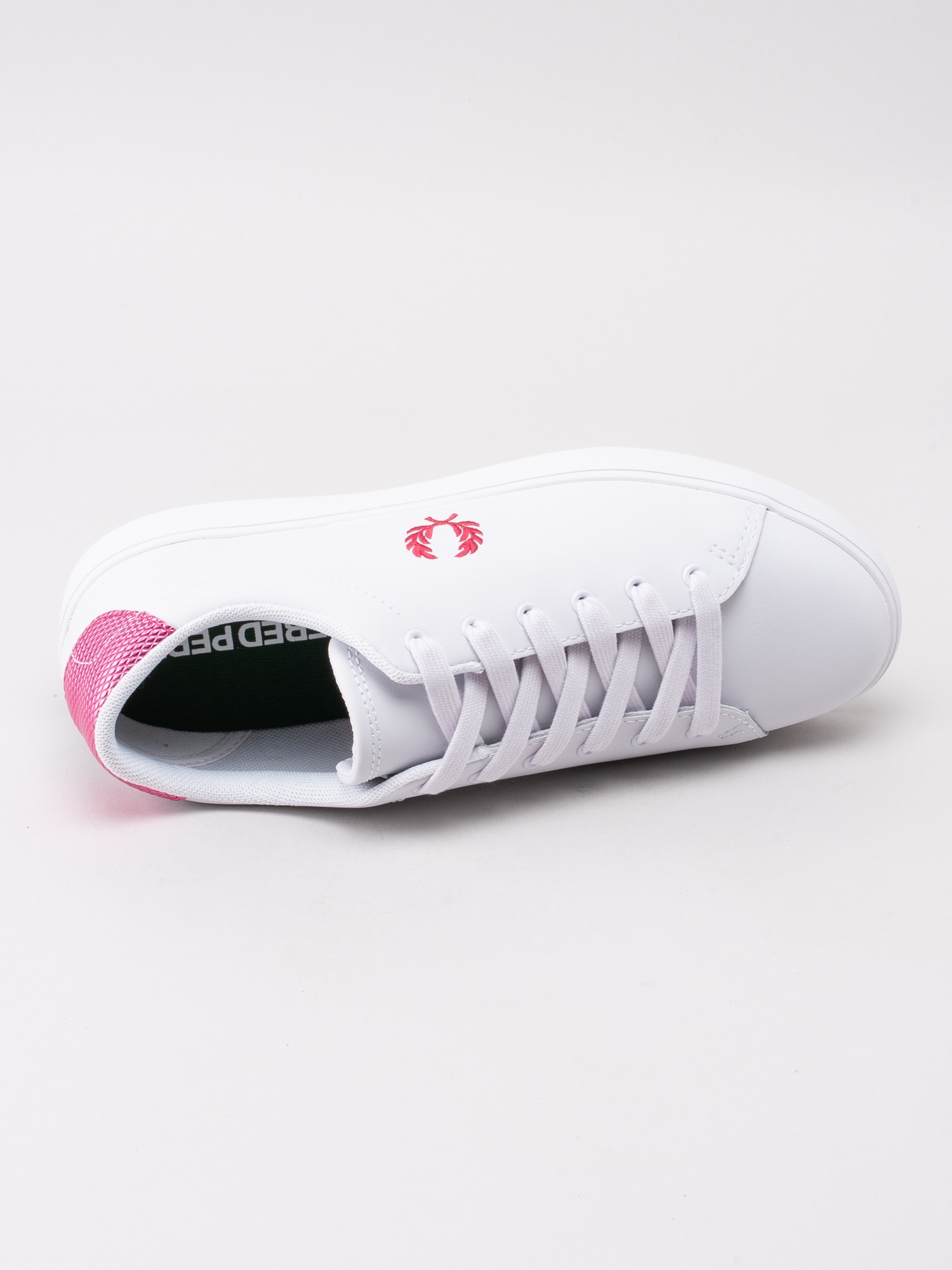 57191038 Fred Perry Lottie B5139W-100 vita sneakers med rosa detaljer-5