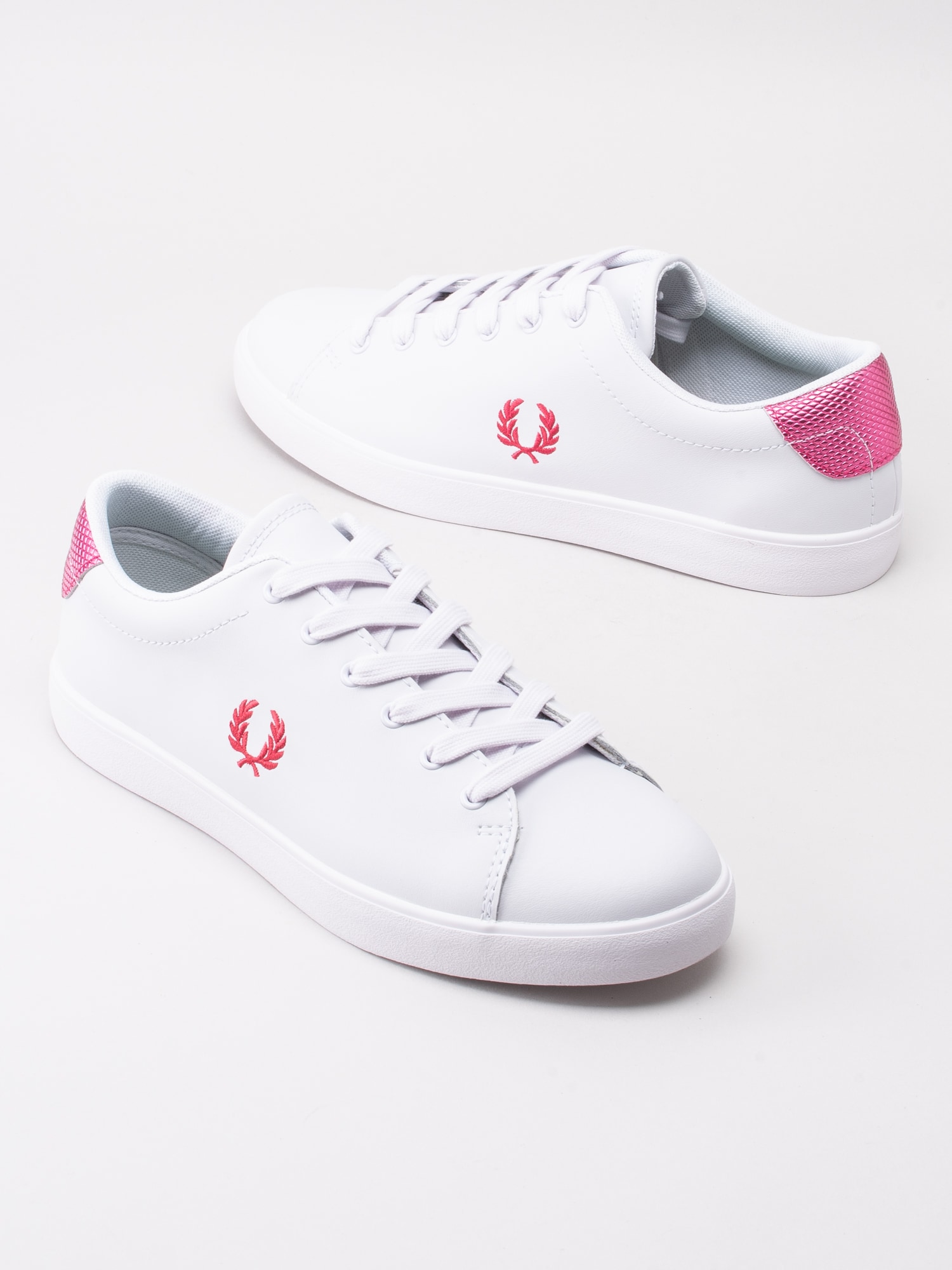 57191038 Fred Perry Lottie B5139W-100 vita sneakers med rosa detaljer-7