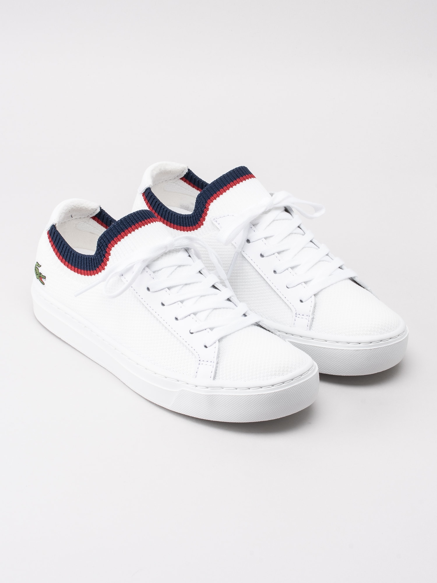 57191047 Lacoste La Piquee 119 737CFA0016407 vita sneakers i tyg-3