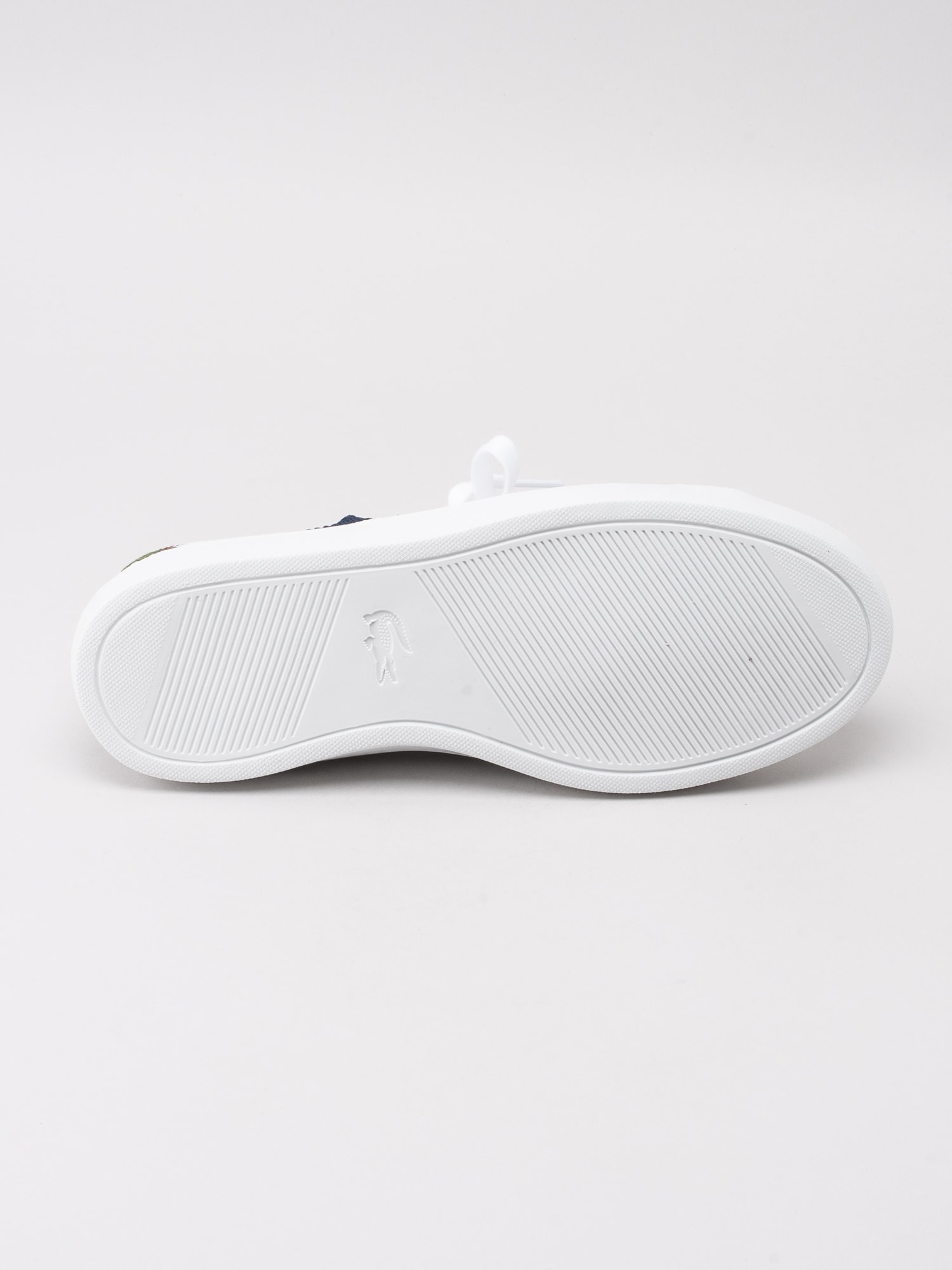 57191047 Lacoste La Piquee 119 737CFA0016407 vita sneakers i tyg-6