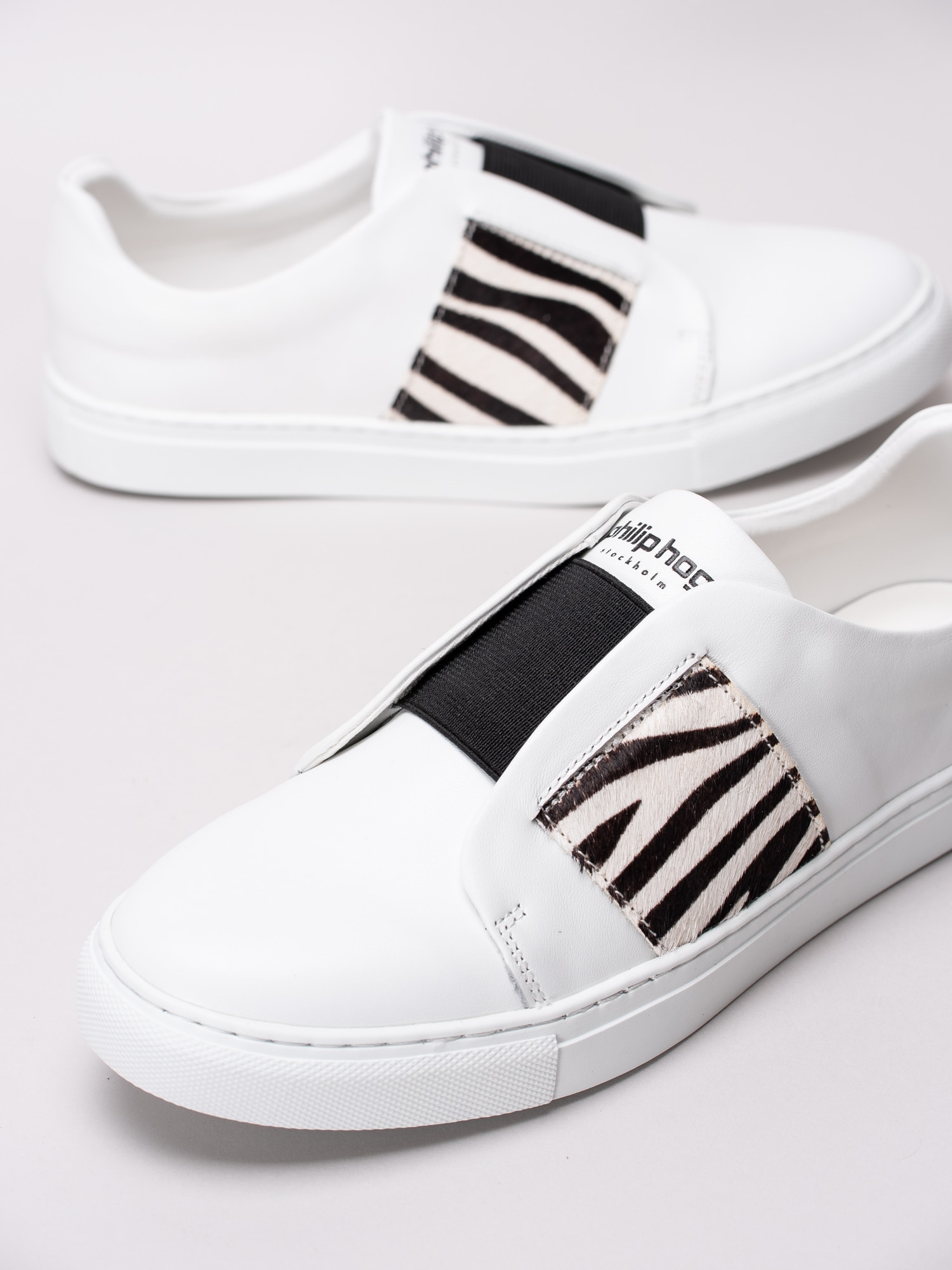 57191103 Philip Hog Elastic Zebra vita slip on sneakers med zebraprint i pälsimitation-6