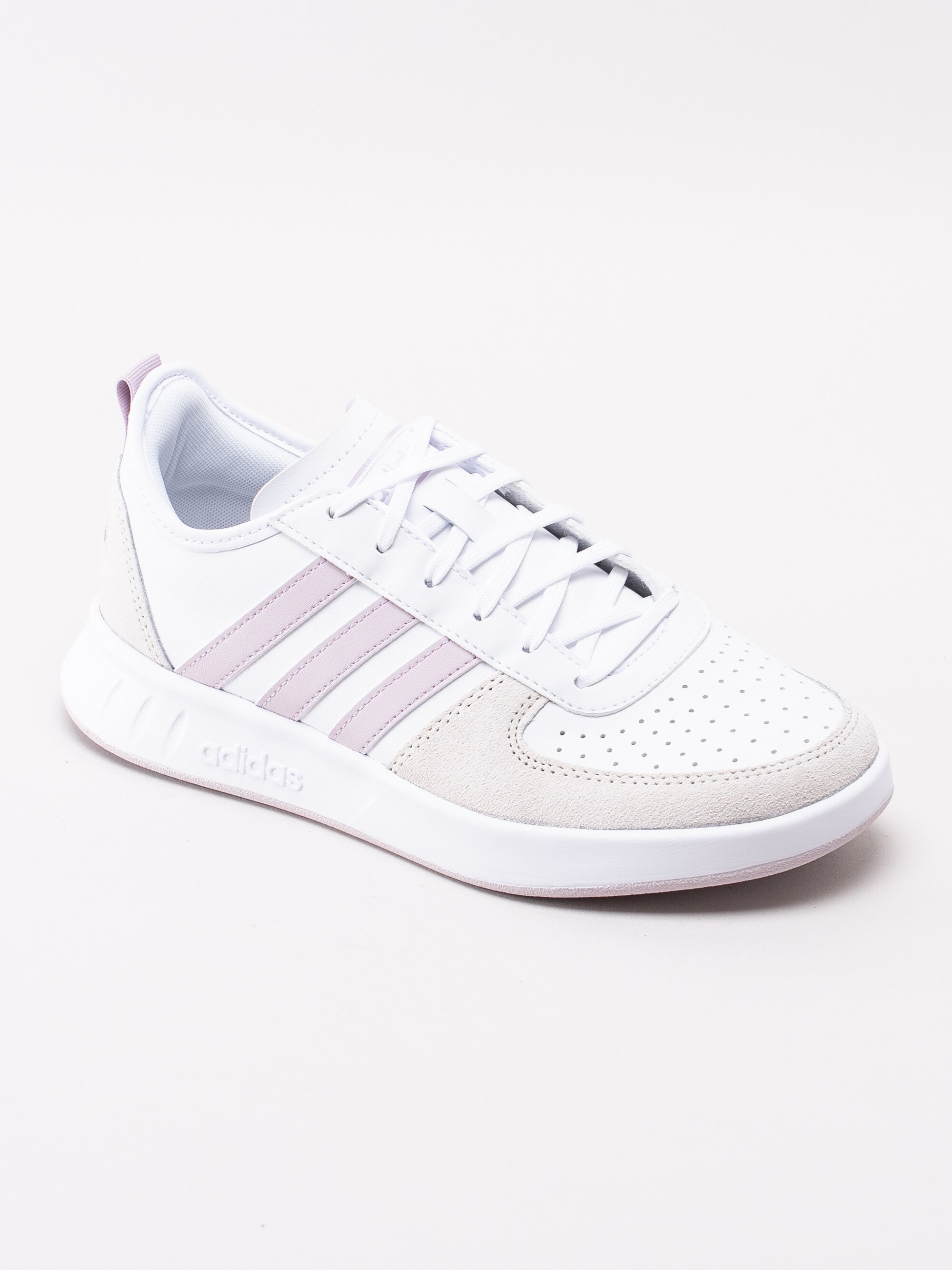 57193008 Adidas Court 80s EE9832 vita retros sneakers med lila detaljer-1