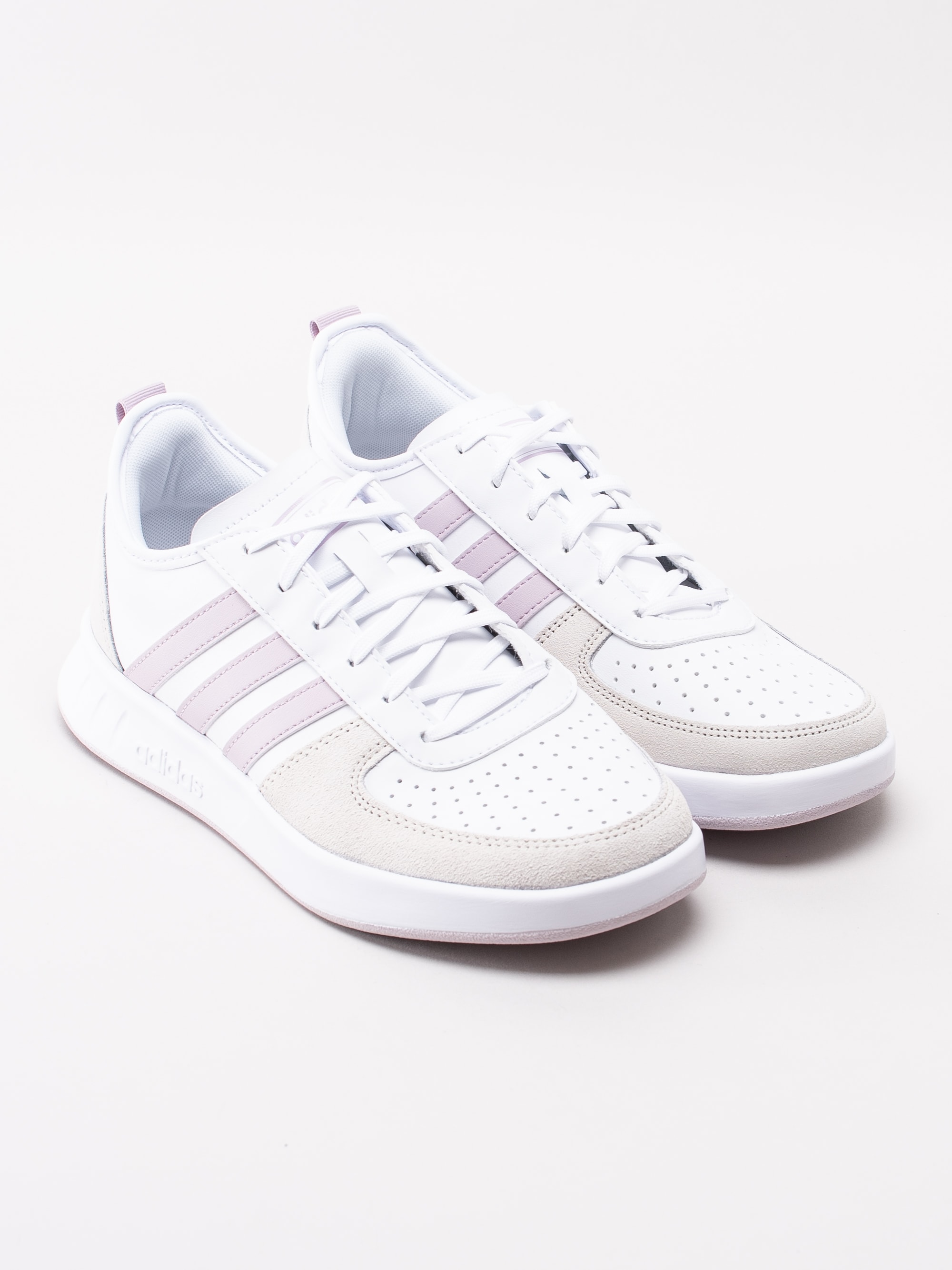57193008 Adidas Court 80s EE9832 vita retros sneakers med lila detaljer-3
